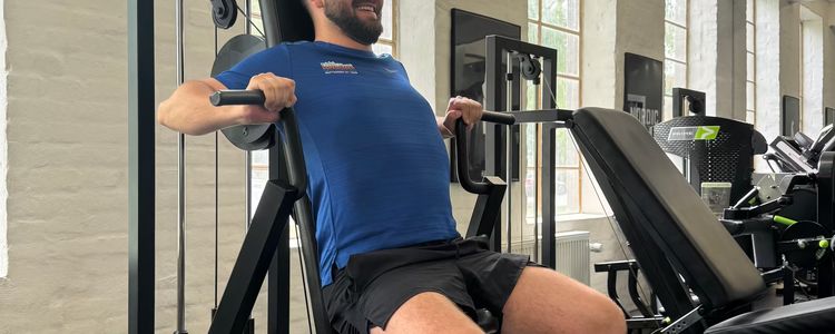 Person oplever øget ro og bedre stresshåndtering i hverdagen som resultat af regelmæssig styrketræning