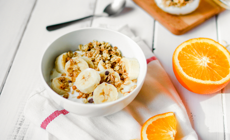 Yoghurt med müsli & banan